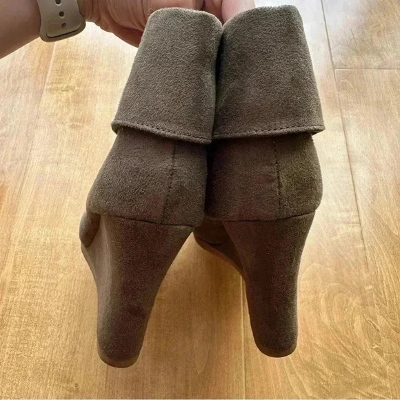 Mossimo Supply Co. Wedge Booties, Green/Taupe Ankle Boots for Women, Size 9 - Picture 8 of 10
